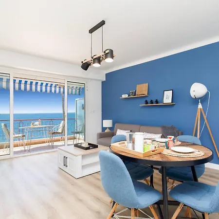 Les Pins Vue Sur Lazur * アンティーブ